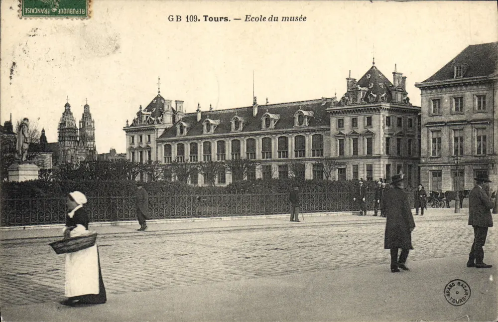 Tours — Escola do Museu — Editor: Grand Bazar de Tours - Frente