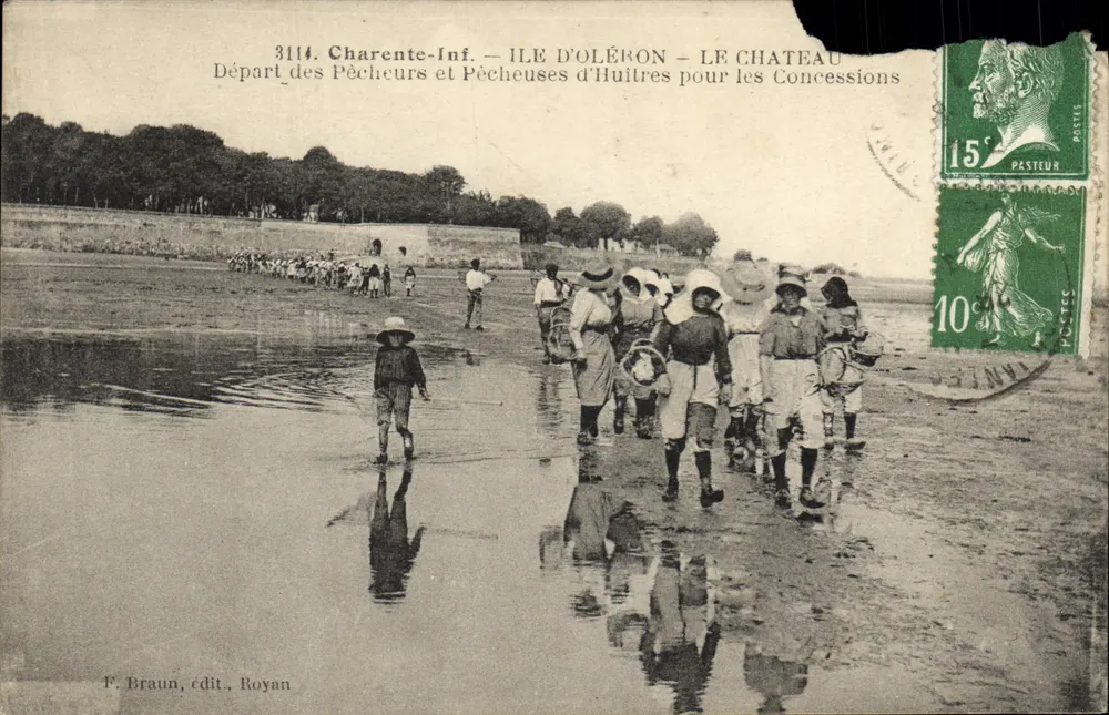 Ilha de Oléron — O Castelo — Partida dos Pescadores e Pescadoras de Ostras para as Concessões — F. Braun, editor, Royan - Frente