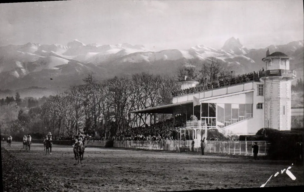 Pau (R.P.P.) - O Hipódromo e as Pirineus — Editor JOVÉ, n° 18 - Frente
