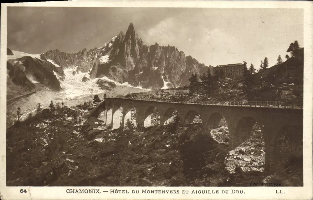 Chamonix — Hôtel du Montenvers et Aiguille du Dru — Édit. Politiean, LL. - Recto
