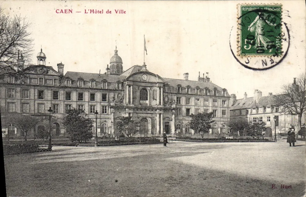 CAEN — O Hotel de Ville — E. Huet - Frente