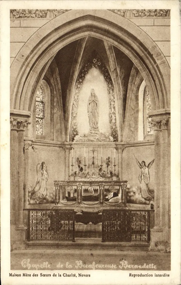 Capela da Benfeitora Bernadette — Casa-Mãe das Irmãs da Caridade, Nevers - Frente
