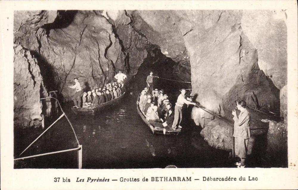 As Pirineus — Grutas de BETHARRAM — Desembarcadouro do Lago — 37 bis - Frente