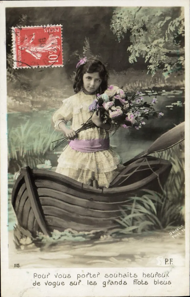Mädchen in einem Boot — mit Blumenstrauß — Verleger P.F. n°115 - Vorderseite