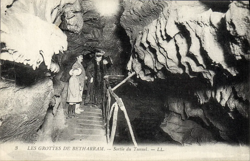 As Grutas de Betharram — Saída do Túnel — LL. - Frente