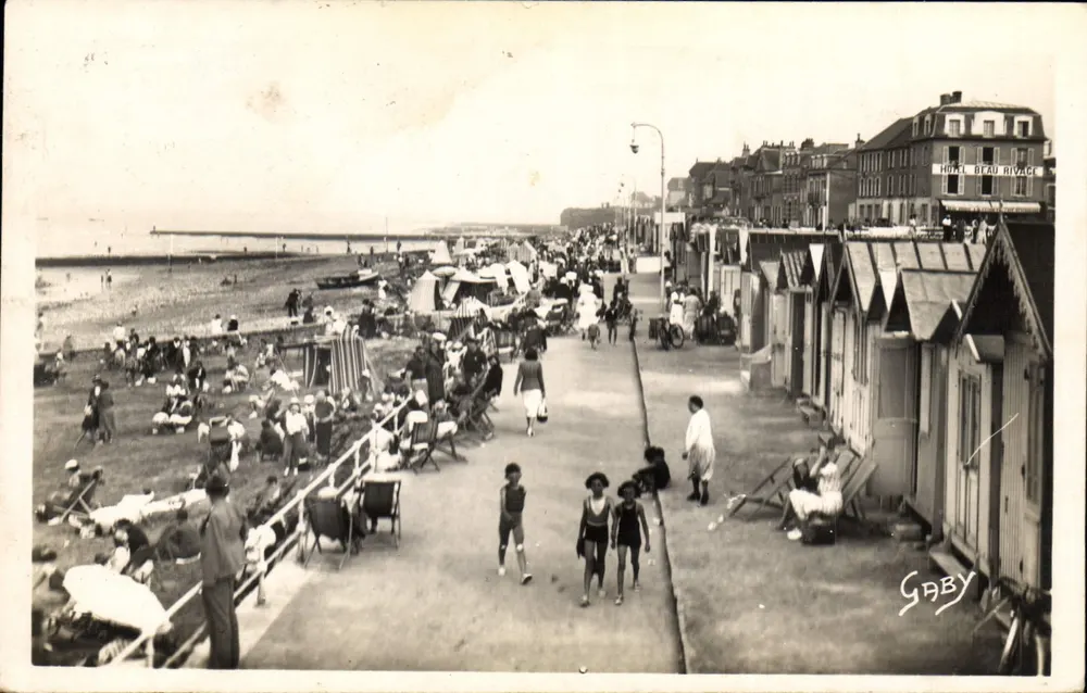 Luc-sur-Mer — A Digue e a Praia — Gaby - Frente