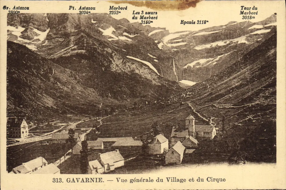 Gavarnie — Allgemeiner Blick auf das Dorf und den Cirque - Vorderseite