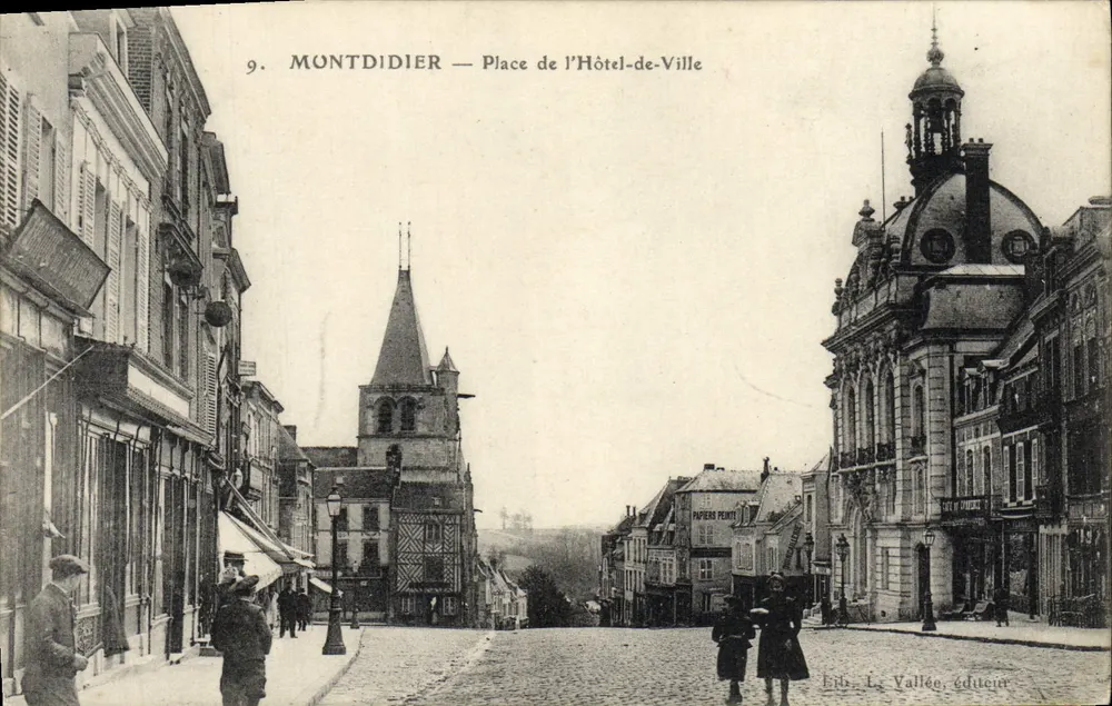Montdidier — Place de l'Hôtel-de-Ville — Lib. L. Vallée, Verlag - Vorderseite
