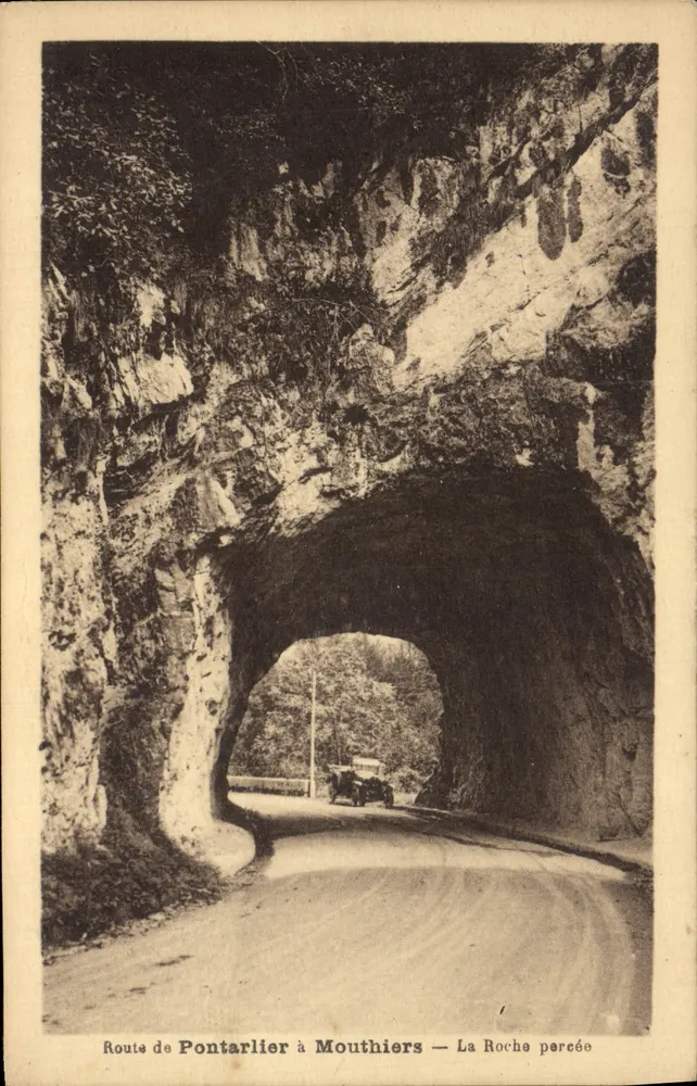 Route von Pontarlier nach Mouchiers — La Roche Percée — Verlag Mme Feivre, Pontarlier - Vorderseite