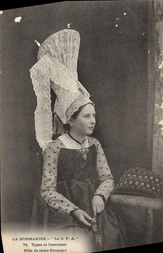 Tochter einer reichen Bauernfrau — traditioneller normannischer Kleidungsstil — La C. P. A. n°74 - Vorderseite