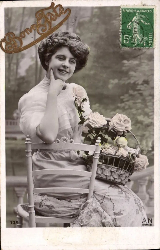 Junge Frau mit Rosenkorb — Frohe Geburtstagskarte — A.N. Paris, Nr. 739 - Vorderseite