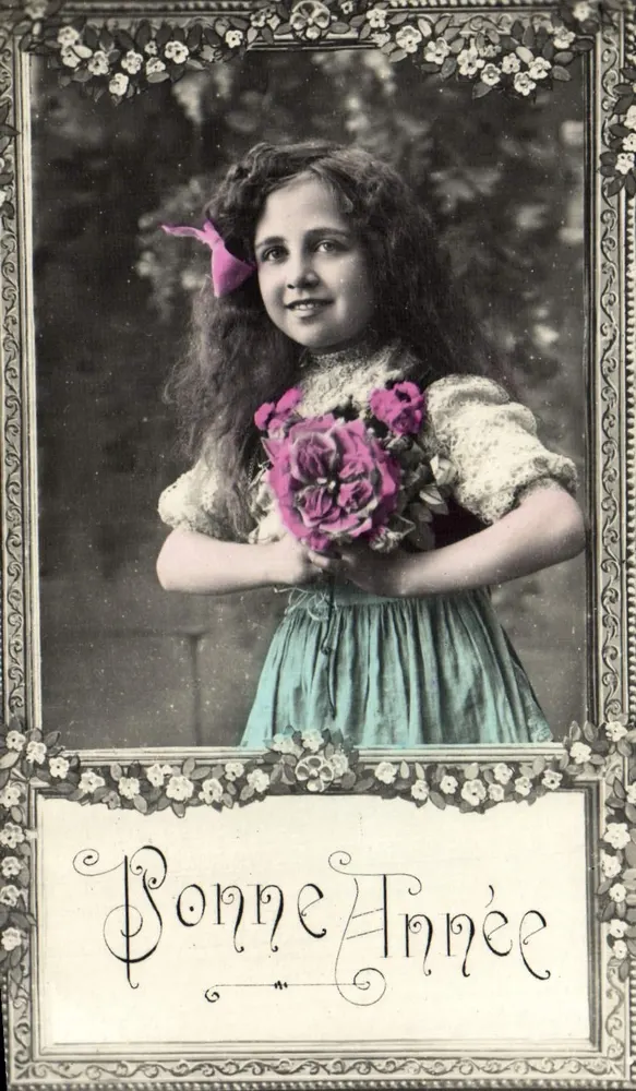 Menina segurando um buquê de rosas — Boa Ano — União Postal Universal - Frente