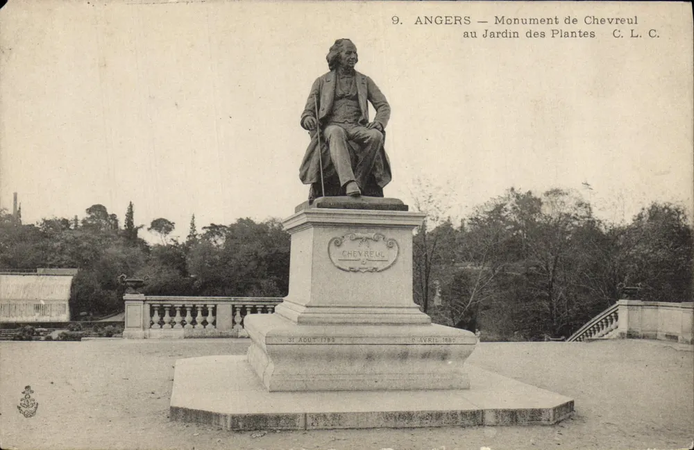 Angers — Chevreul-Denkmal im Botanischen Garten — C. L. C. - Vorderseite