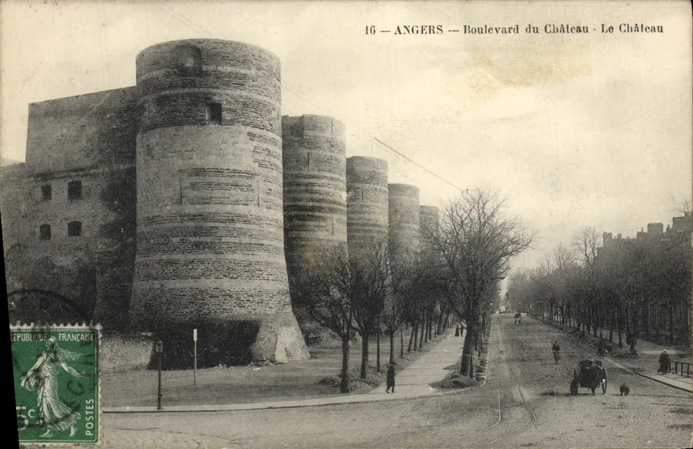 Angers — Boulevard du Château — Het Kasteel - Voorkant