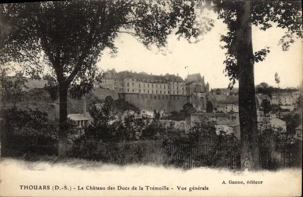 Thouars (D.-S.) - Das Schloss der Herren von la Trémoille - Allgemeine Ansicht — A. Ganne, Verlag - Vorderseite