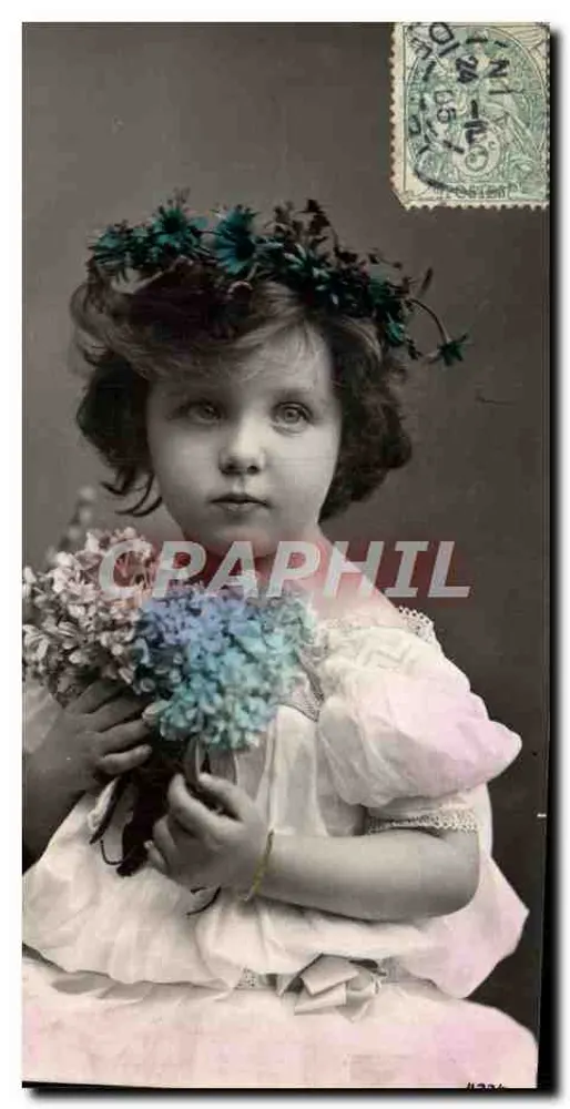Menina pequena com coroa de flores — segurando um buquê de flores — editor desconhecido, n° de série 4334 - Frente