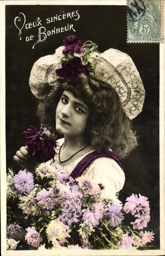 Jovem mulher com chapéu de flores — Boas-vindas sinceras de felicidade — AN, Paris - Frente