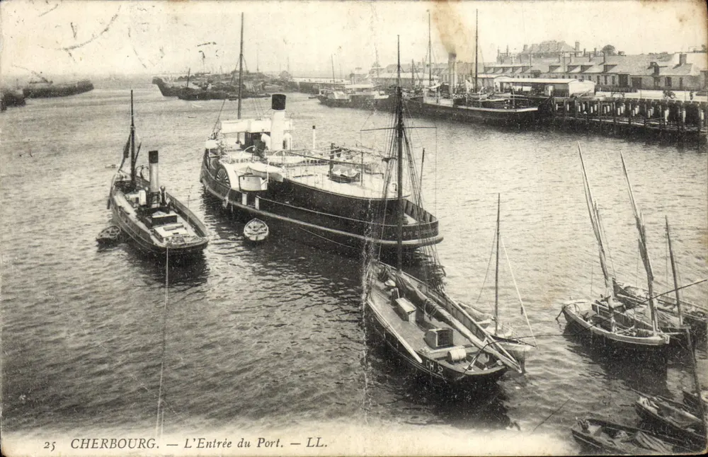 Cherbourg — L'Entrée du Port — LL. — n°25 - Frente