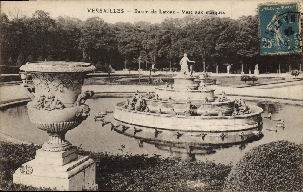 Versailles — Bassin de Latone - Vase aux masques — Éditeur : Le Dain, n° 127 - Recto