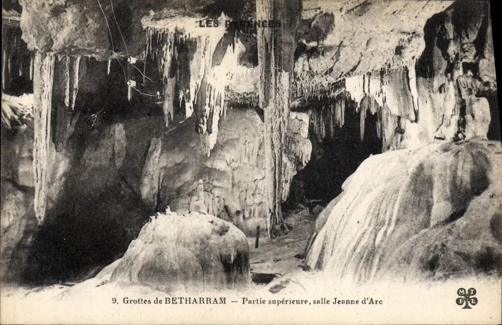 BETHARRAM-Höhlen — Oberer Teil, Saal Jeanne d'Arc — MTLE - Vorderseite
