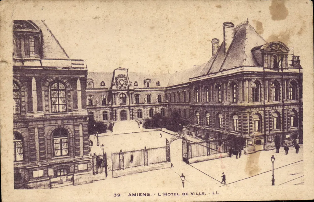 Amiens - O Hotel de Ville - LL - Frente
