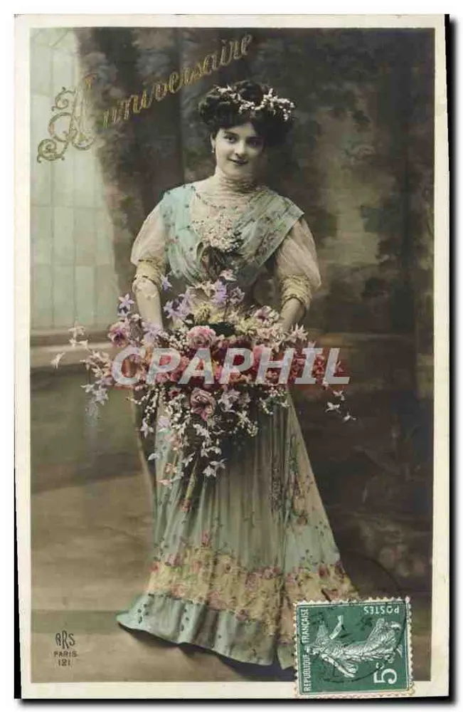 Frau in einem blumengemusterten Kleid mit Blumenstrauß — Geburtstag — ARS Paris 121 - Vorderseite