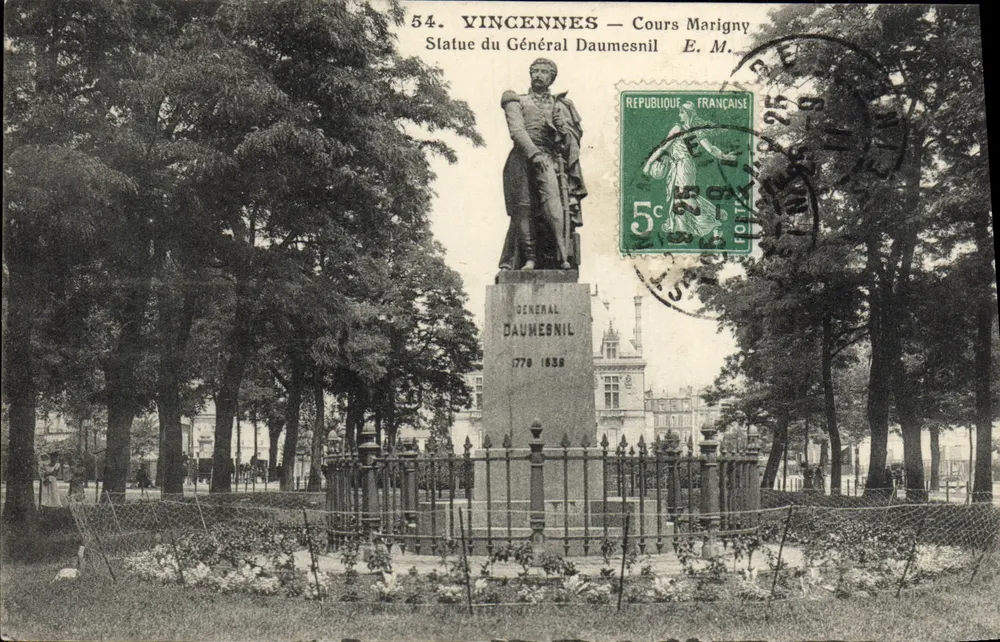 Vincennes — Cours Marigny — Estatua do Geral Daumesnil — E. M. - Frente