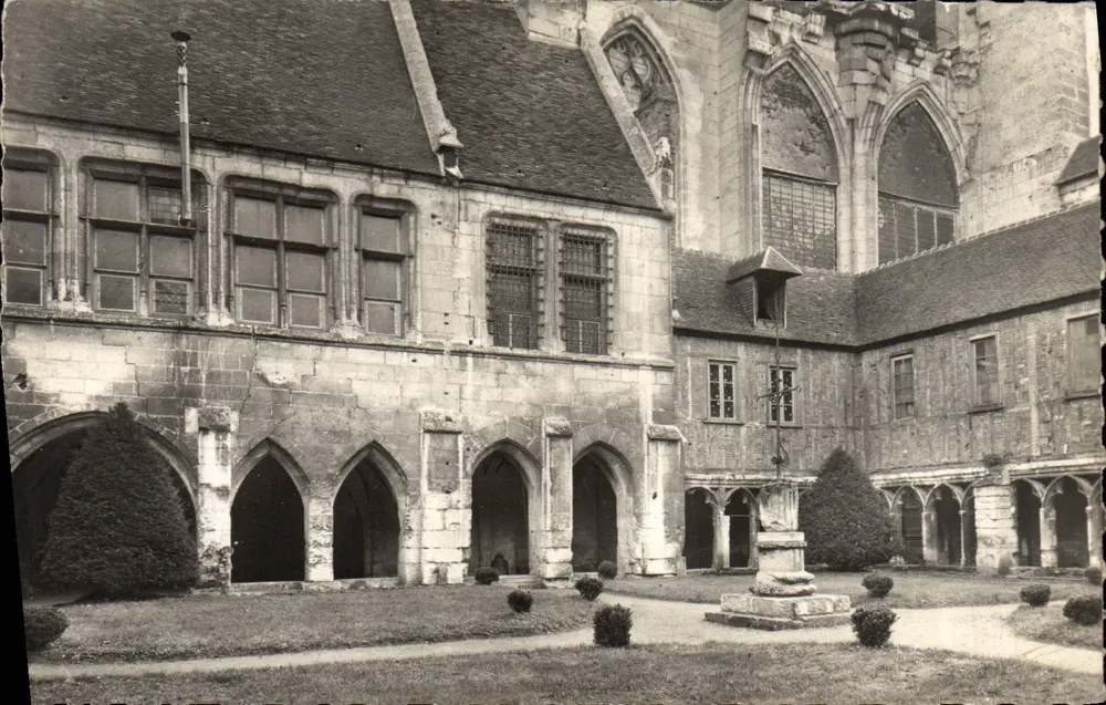 Beauvais (Oise) - O Claustro — Bilhete postal antigo n°60, editor 'Reprod. Interch.' - Frente