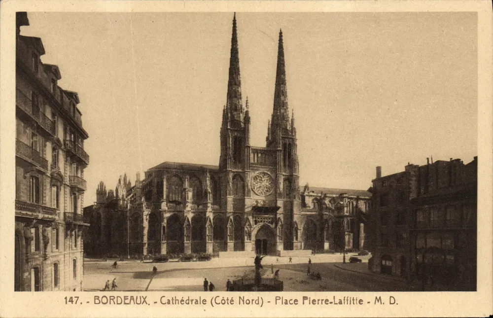 Bordeaux - Catedral (Lado Norte) - Place Pierre-Laffitte - M. D. - Frente