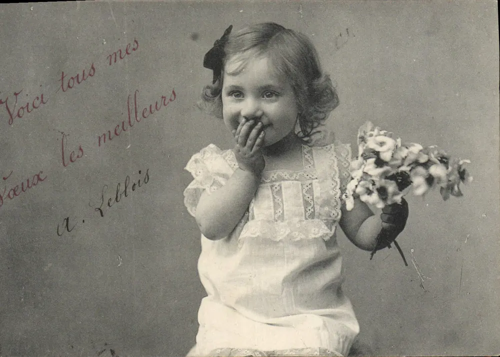 Menina sorridente — com buquê — A. Leblois - Frente