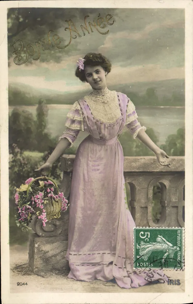 Frau im Lilakleid — mit Blumenkorb — Verlag IRIS, Nr. 2044 - Vorderseite