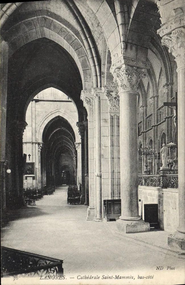 Langres — Catedral de São Mammès, lateral — ND Phot, n°30 - Frente