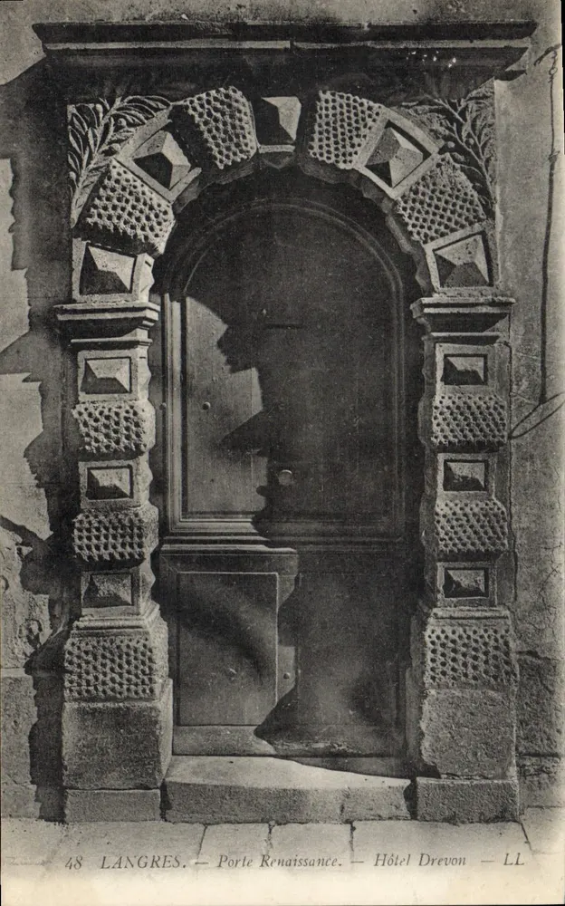 Langres — Porta Renascentista — Hôtel Dreven — LL - Frente