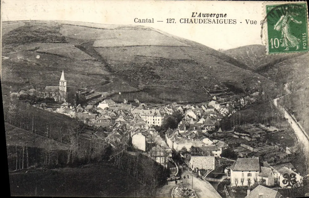 Chaudesaigues — Vista geral — L'Auvergne, Cantal — 127 - Frente