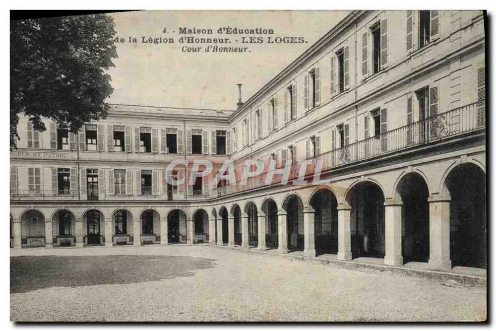 Bildungshaus der Ehrenlegion - Ehrenhof - Les Loges - Vorderseite