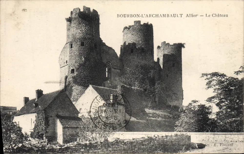 Bourbon-l'Archambault, Allier — O Castelo — E. Vincent - Frente