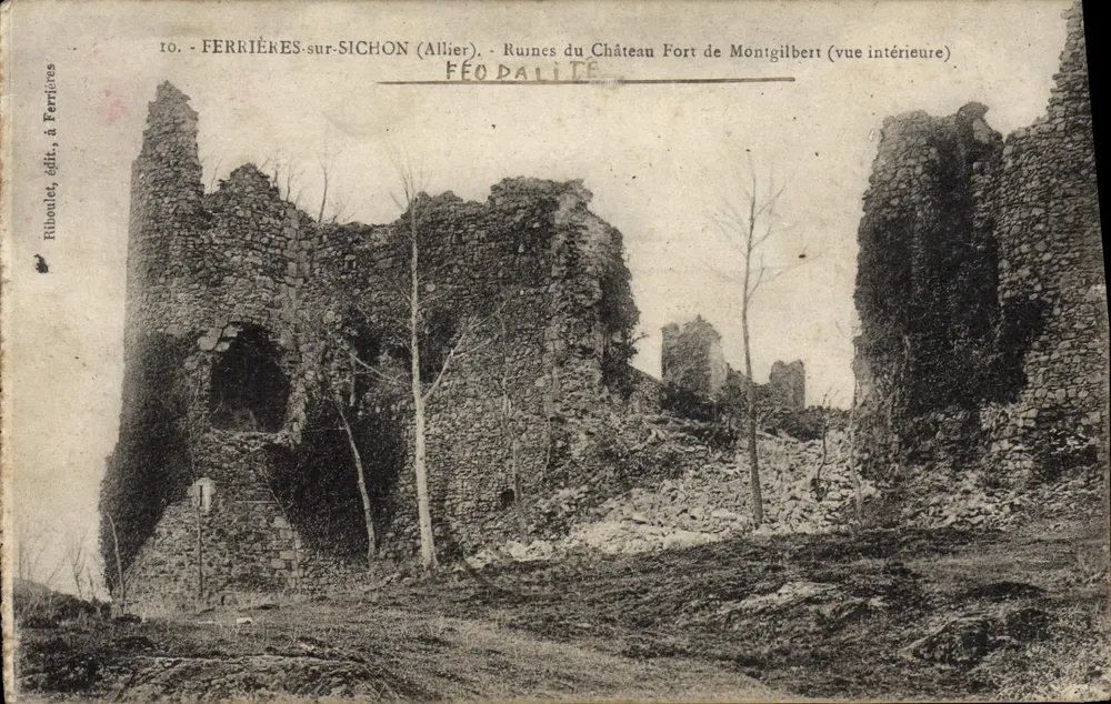 Ferrières-sur-Sichon (Allier) — Ruinen des befestigten Schlosses Montgilbert (Innenansicht) — Feudalität, Verlag in Ferrières - Vorderseite