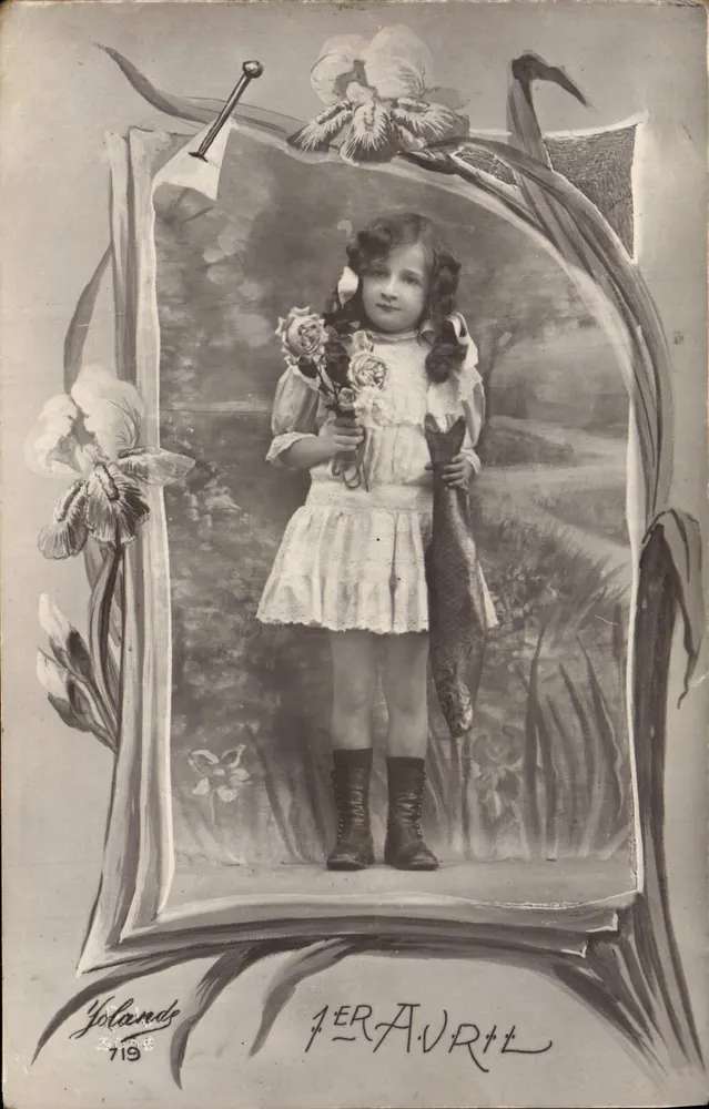 Kleine Mädchen mit Rosenstrauß und Fisch — Yolands, Nr. 719 — 1. April - Vorderseite