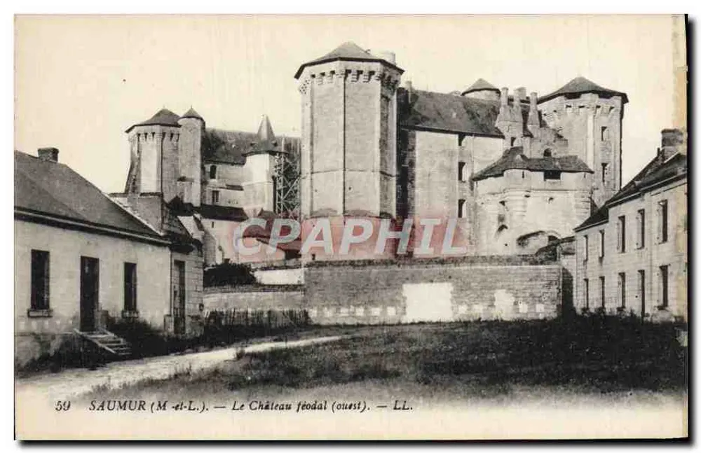 Saumur (M.-el-L.) — O Castelo feudal (oeste) — LL. - Frente