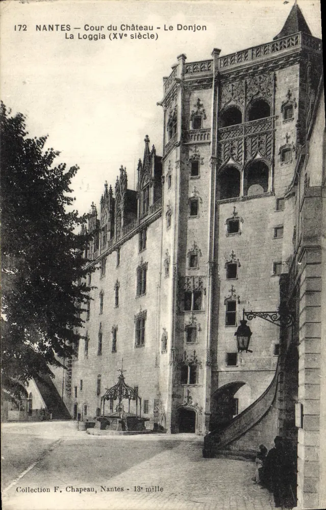 Nantes — Cour du Château — Der Bergfried — Die Loggia (15. Jahrhundert) - Vorderseite