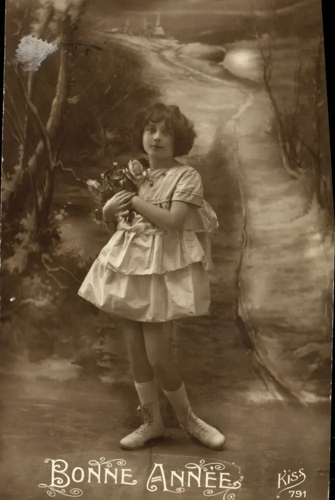 Menina com vestido de mangas largas — Boa Ano 1920 — Kiss 791 - Frente