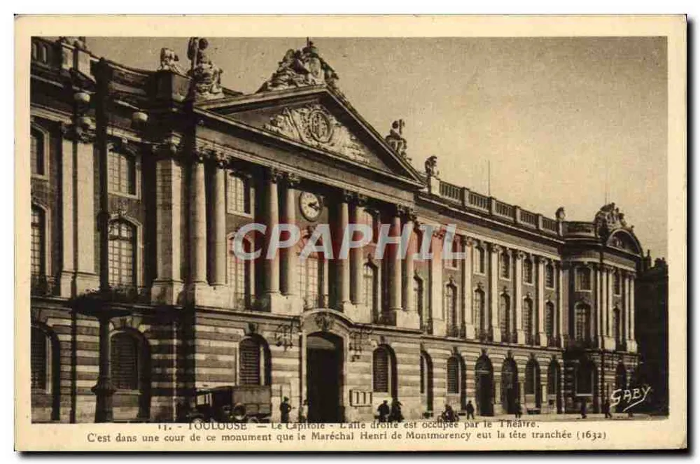 Toulouse — Le Capitole — Die rechte Fassade wird vom Theater eingenommen. Es war in einem Hof dieses Denkmals, dass der Marschall Henri de Montmorency den Kopf verlor (1632) — Gaby - Vorderseite