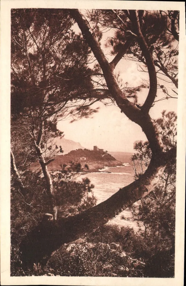 Visão da costa da Côte d'Azur — castelo na colina — editor desconhecido - Frente
