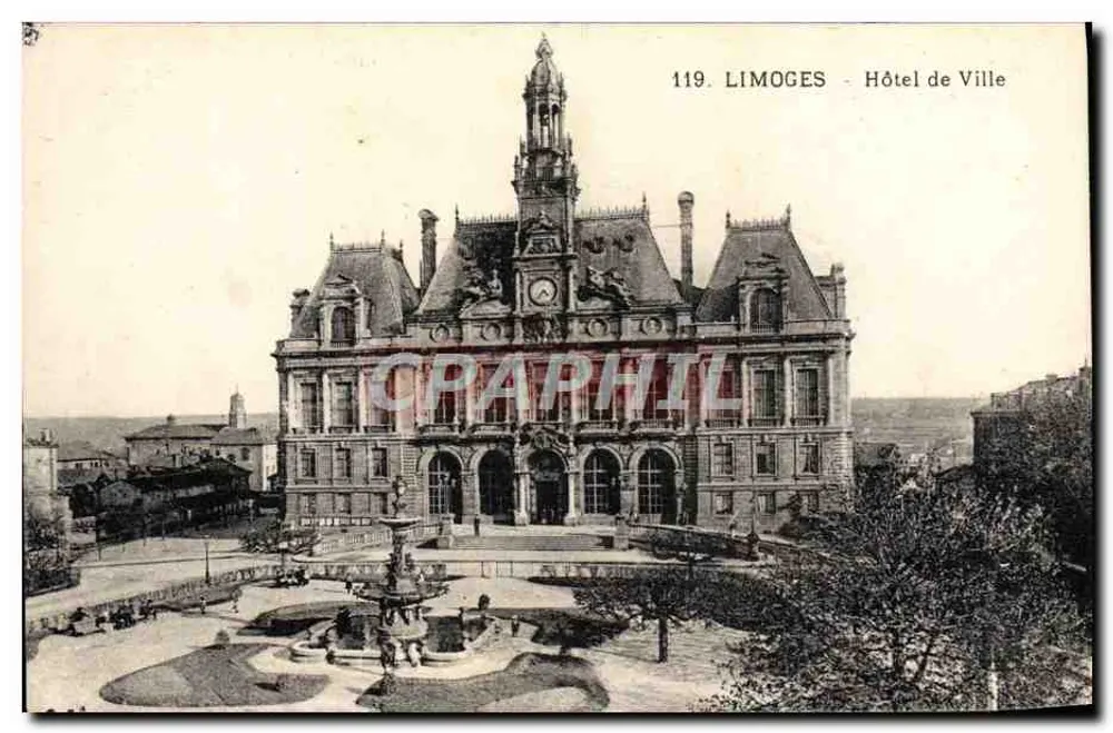 Limoges - Hotel de Ville — vista da praça com fonte — n° 119 - Frente