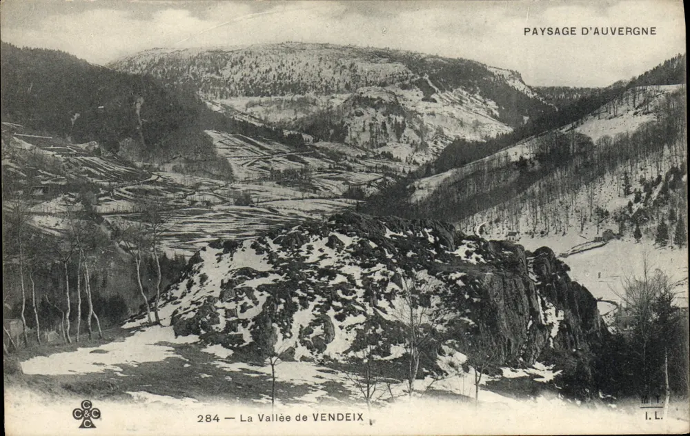 A Valle de Vendeix — Paisagem de Auvergne — I.L. n° 284 - Frente
