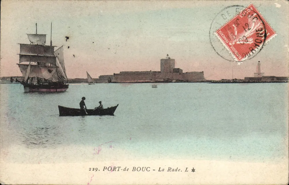 PORT-de BOUC - La Rade — widok portu z jachtem i fortifikacją — wydawca L. n° 229 - Awers