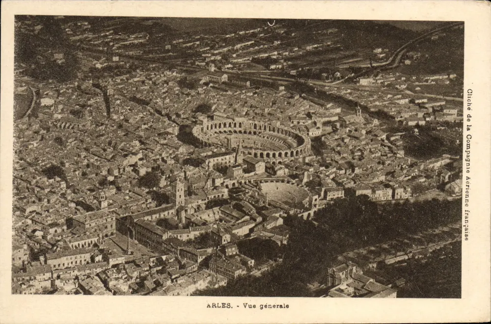 Arles - Vista geral — cliché da Compagnie Aérienne Française - Frente