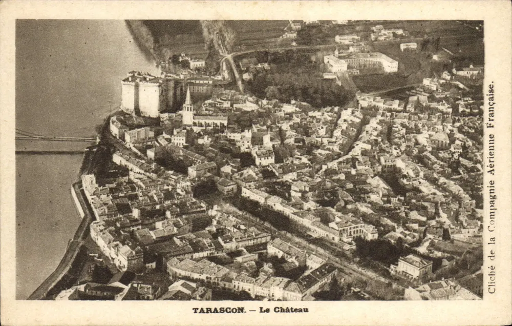Tarascon — O Castelo — Cliché da Compagnia Aérea Francesa - Frente