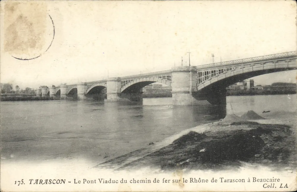 Tarascon — Der Viaduktbrücke der Eisenbahn über den Rhône von Tarascon nach Beaucaire — Coll. LA - Vorderseite