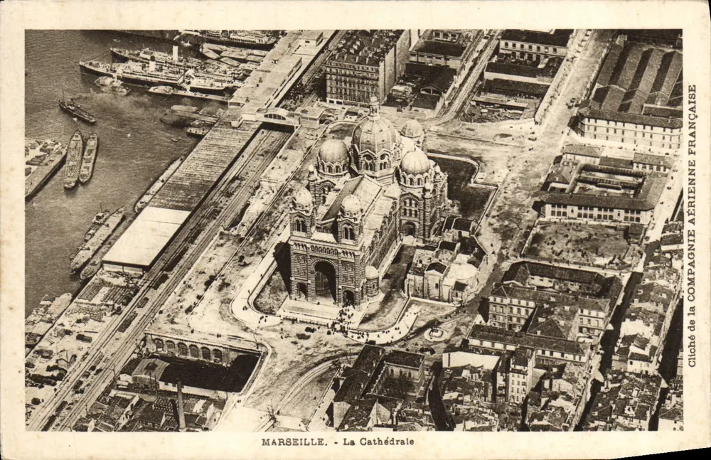 Marselha - A Catedral — vista aérea — Cliché da Compagnia Aérea Francesa - Frente
